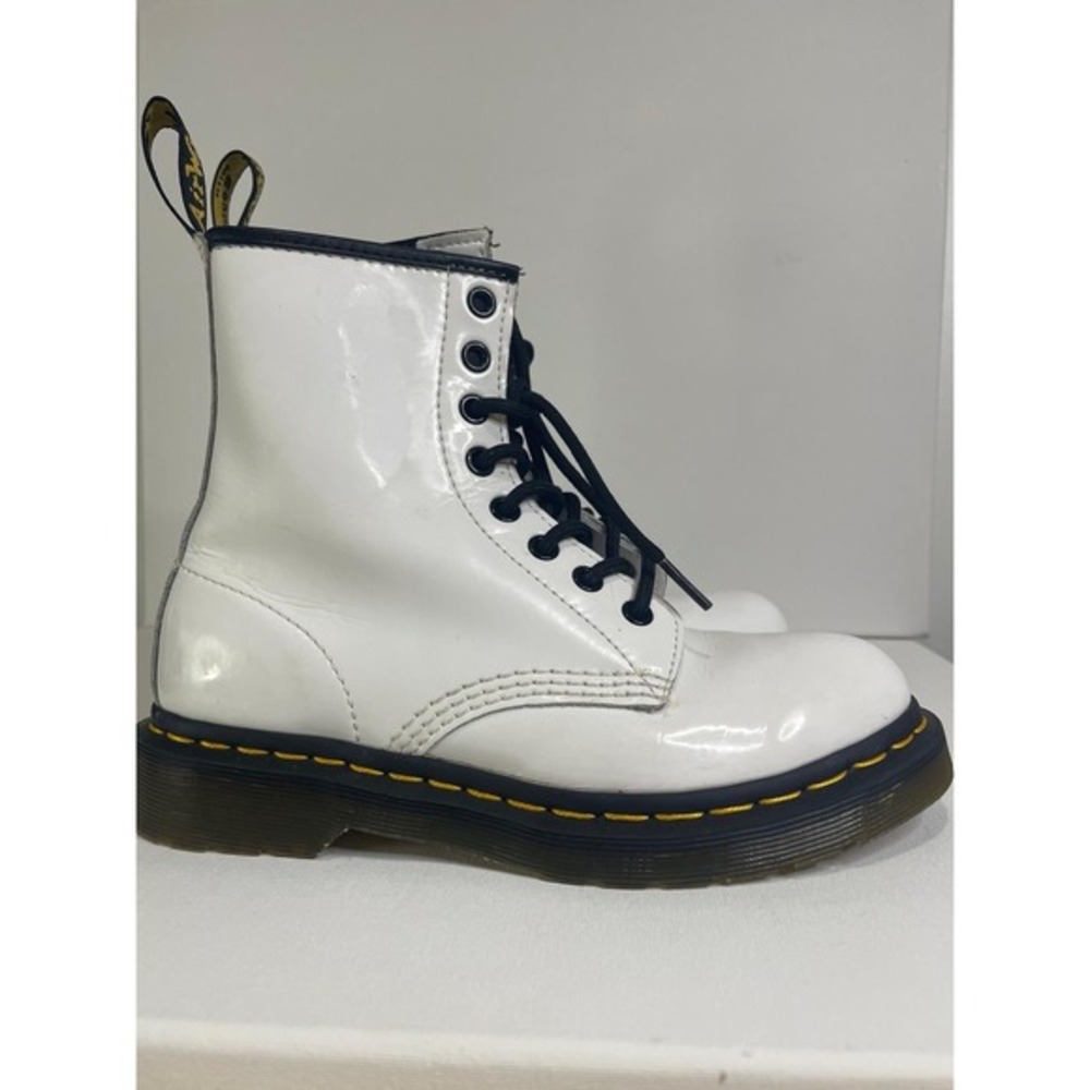 Dr. Martens Zavala White 8 Hole Leather Boots Women's Size‎ 6 Brand New!!